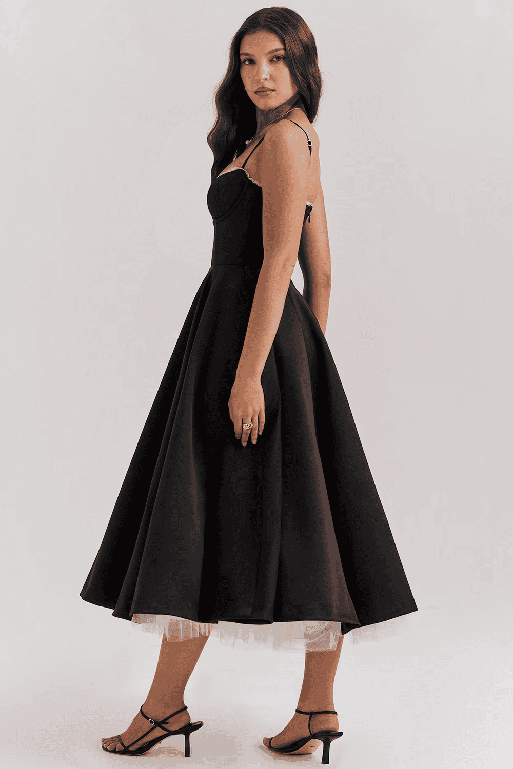 Carmen - Elegancia y Estilo en un Solo Vestido