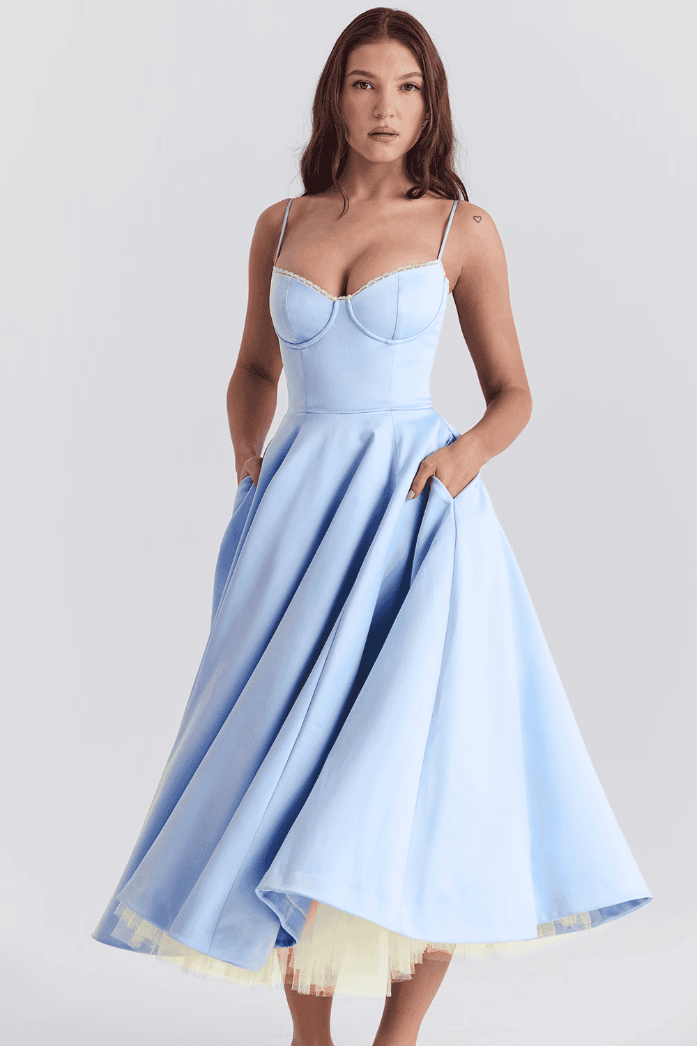 Carmen - Elegancia y Estilo en un Solo Vestido